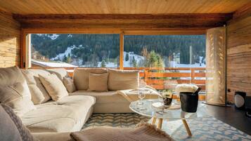 Télévision, cheminée