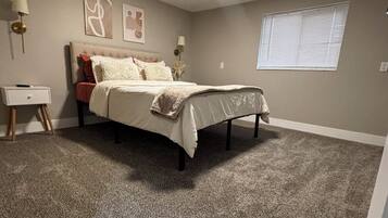 4 bedrooms, iron/ironing board, WiFi, bed sheets