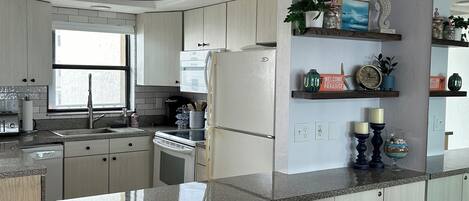 Micro-ondes, four, plaque de cuisson, lave-vaisselle