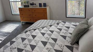 Silitysrauta/-lauta, Wi-Fi, vuodevaatteet