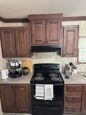 Oven, stovetop, dishwasher - Spacious 3BR Country Home ~ Rural Escape (Lake Butler)