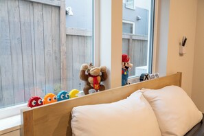 Children's area - World Cup HQ, Rooftop Sound Views, Alki Beach Luxury, Fire Pit, BBQ, EV (Seattle)