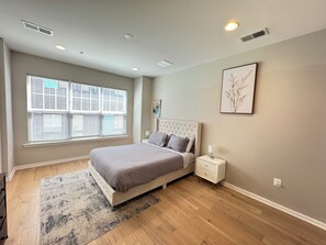 4 bedrooms, iron/ironing board, WiFi, bed sheets - Beautiful NEW 4-Bedroom Townhome with parking near Metro (Washington)