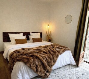 WiFi, bed sheets - Bed and breakfast in a 16th-century manor house in central Corsica (Corte)