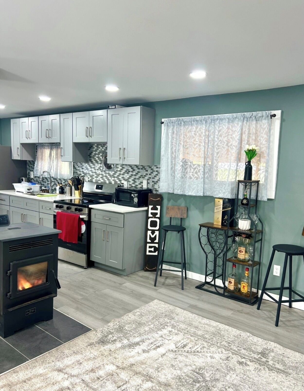 Réfrigérateur, micro-ondes, four, plaque de cuisson