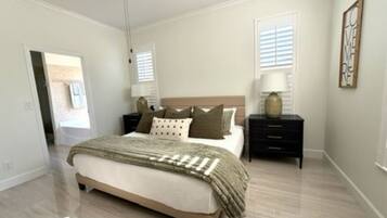 3 bedrooms, desk, iron/ironing board, travel cot