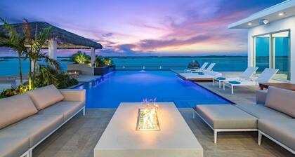 TC Villas -Ocean Breeze -Luxury Waterfront w. Heated Pool, Gym, Games Room