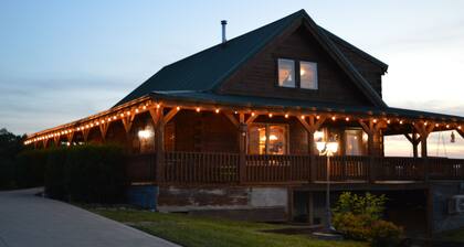 Most charming cabin blended with rustic warmth & modern comfort in williamstown