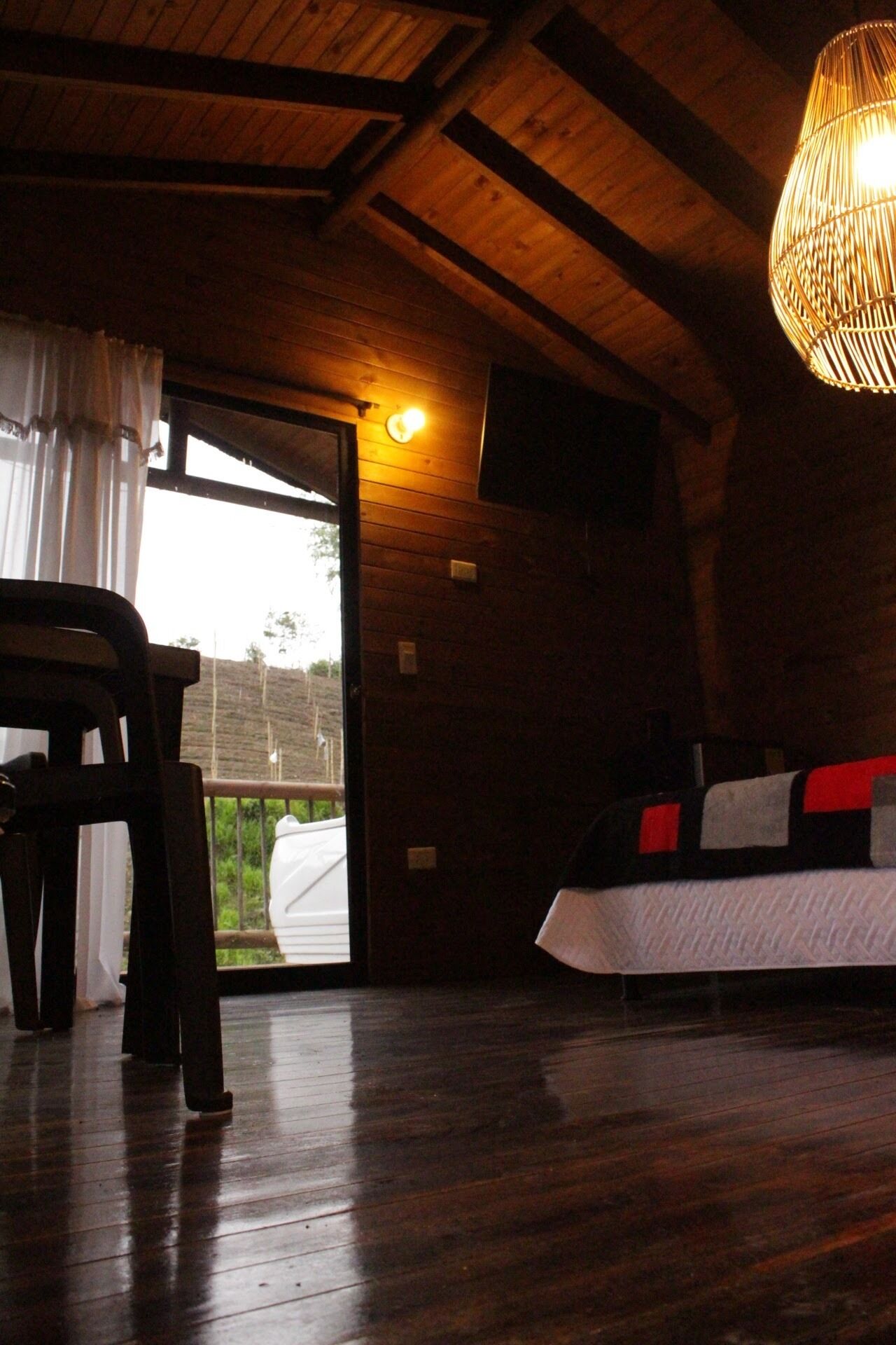 Hytte – deluxe, balkong, delvis utsikt mot innsjø | Wi-fi (inkludert) og sengetøy