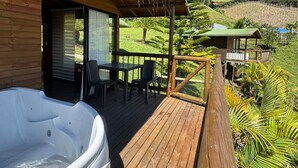 Baita Comfort, balcone, vista lago | Vasca idromassaggio privata