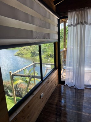 Comfort huisje, balkon, uitzicht op meer | Gratis wifi, beddengoed