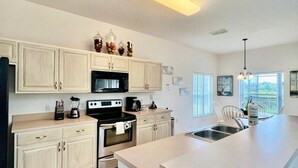 Private kitchen - 1018 Wonderful House/ swimming pool and billiards (393266) (Davenport)