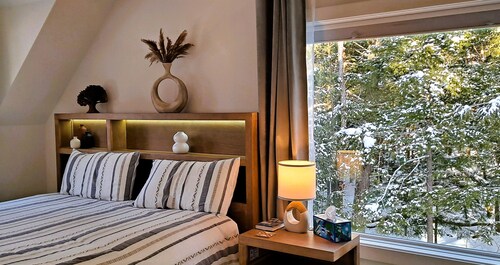Stowe Cozy Getaway - Hot Tub, Mt views & min. to Village & Ski
