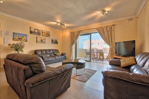 Living area - Luxury apartment 3 bedrooms, 3 bathrooms, 145 sqm, 3rd floor with elevator (Il-Mellieħa)