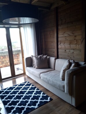 Living area - Cozy house, quiet place, well located. (Itapema)