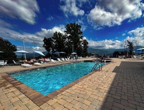 Outdoor pool - Smoky Mountain Cabin with Spectacular Mountain Views, Trail Access (Gatlinburg)