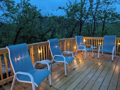 Meet Virginia! Downtown home in Historic French lick with a cool music vibe!