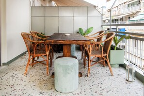 Outdoor dining - Big Terrace 2-bedroom apartment with AC in Center Athens (Athina)