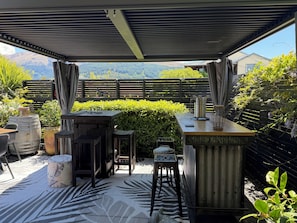 Outdoor dining - The Olde Whiskey Room (Queenstown)