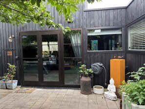 Exterior detail - The Olde Whiskey Room (Queenstown)