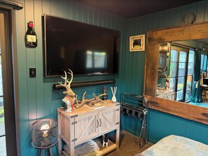 WiFi, bed sheets - The Olde Whiskey Room (Queenstown)