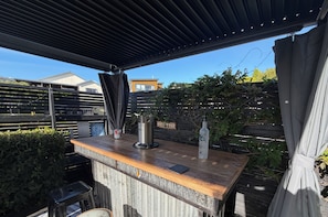 Property grounds - The Olde Whiskey Room (Queenstown)