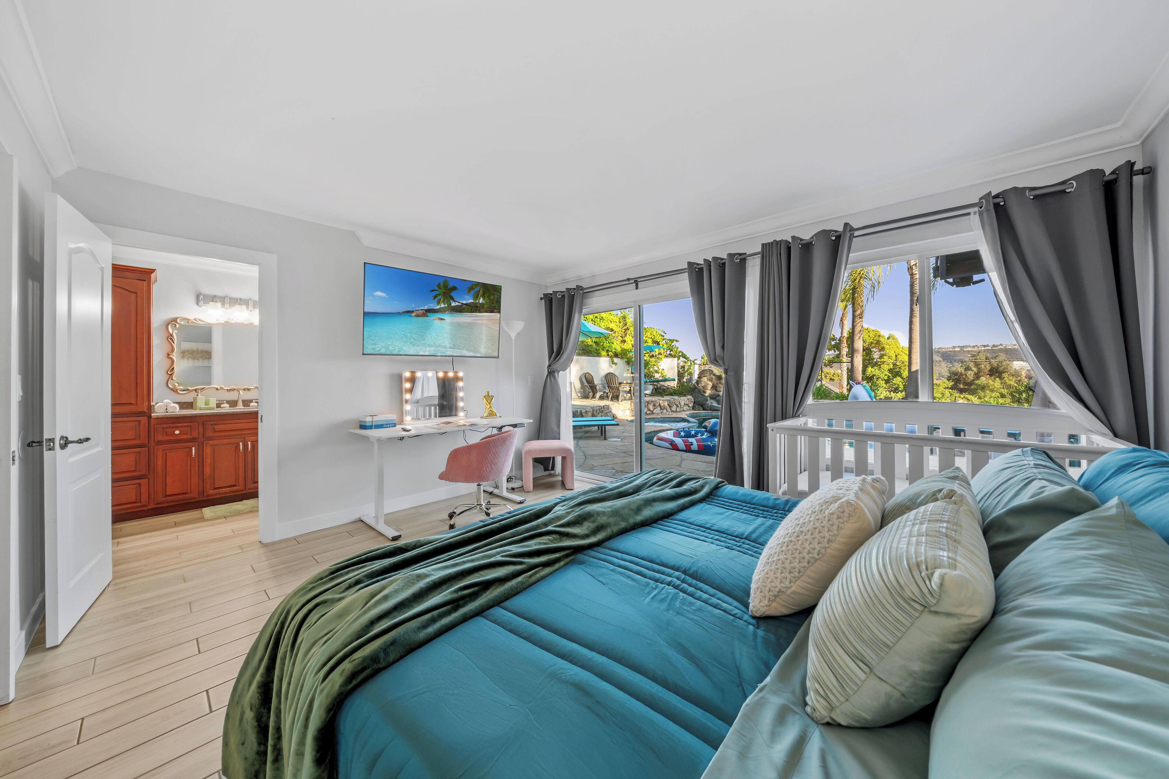 3 bedrooms, desk, iron/ironing board, free WiFi