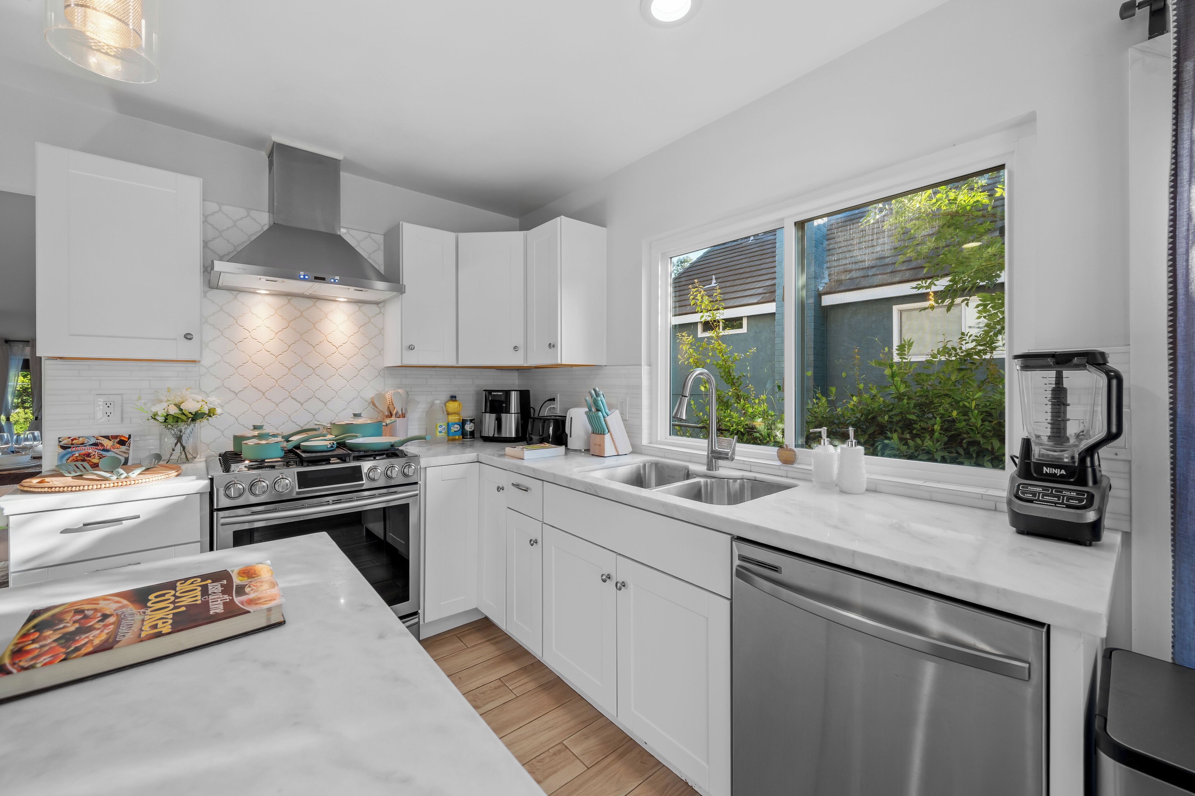 雪櫃、微波爐、焗爐、爐具