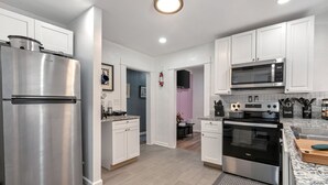 Private kitchen - Mara Retreat: Unit B: Fire Pit-Grill-Groups-Patio-Games-Ping Pong Table  (Birmingham)