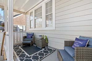 Terrace/patio - Mara Retreat: Unit B: Fire Pit-Grill-Groups-Patio-Games-Ping Pong Table  (Birmingham)
