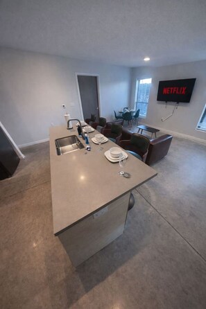 Interior - Cozy Greenwood Canopy (Des Moines)