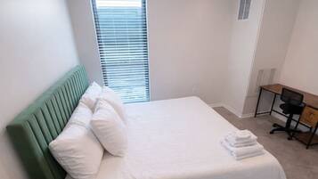 2 bedrooms, desk, iron/ironing board, WiFi