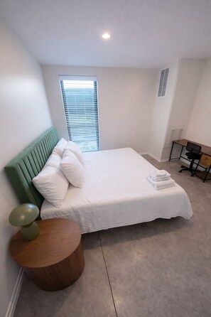 2 bedrooms, desk, iron/ironing board, WiFi