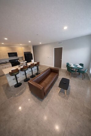 Interior - Cozy Greenwood Canopy (Des Moines)