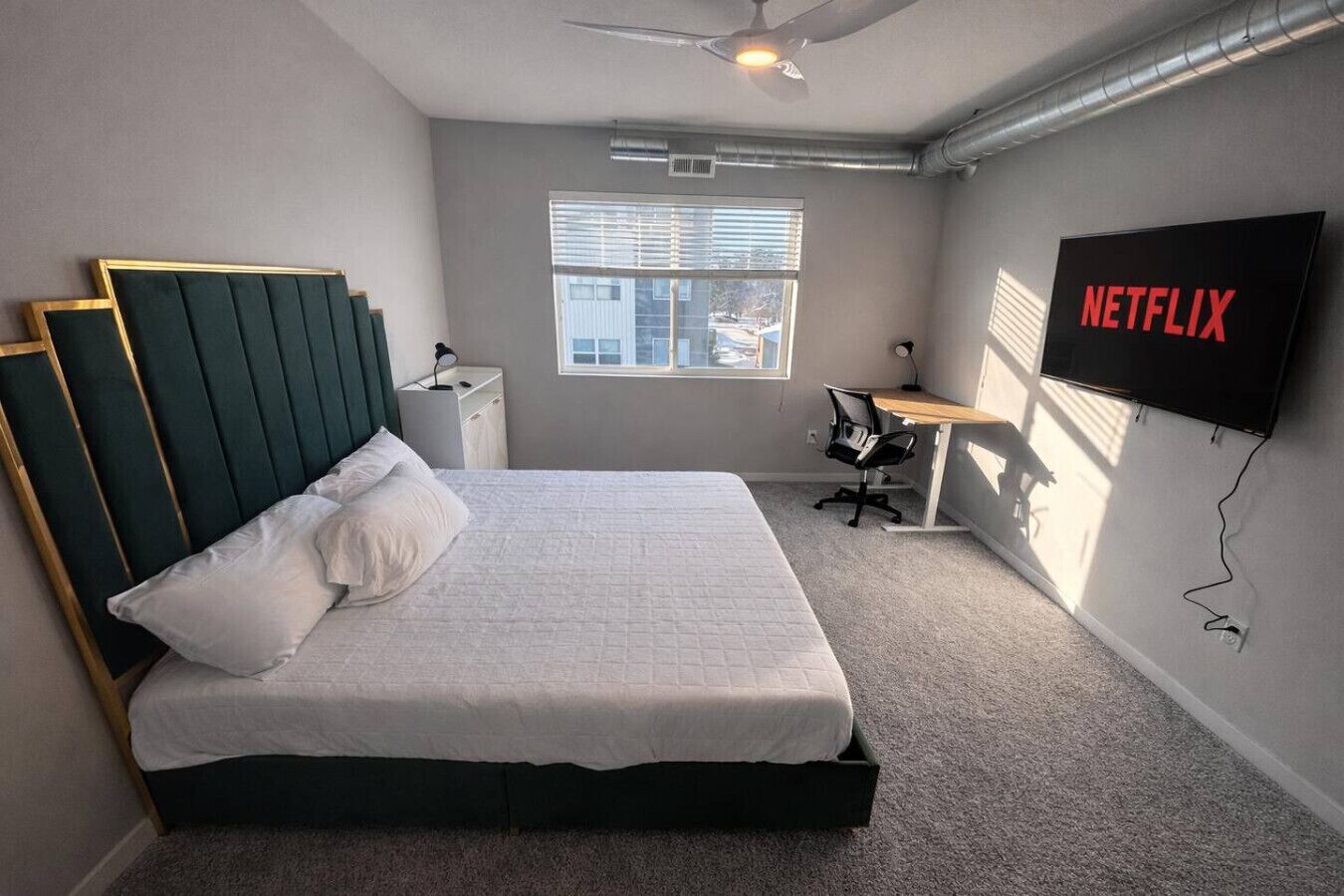 Työpöytä, silitysrauta/-lauta, Wi-Fi