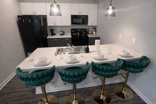 Three Bedroom Unit in Des Moines