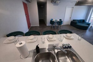 Interior - Three Bedroom Unit in Des Moines (Des Moines)