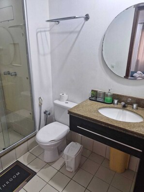 Hair dryer, towels, soap, toilet paper - Paulista Comfort Room (São Paulo)