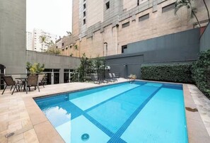 Outdoor pool - Paulista Comfort Room (São Paulo)