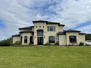 Exterior - Texas-Tuscan three-acre estate with custom pool 15 mins from Downtown Houston (Brookside Village)