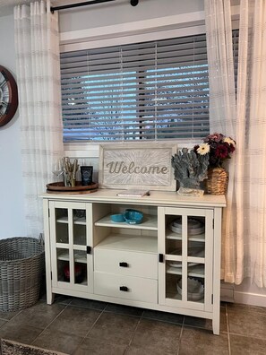 Interior - Modern Super Clean Lakeside Retreat (Harrison Hot Springs)