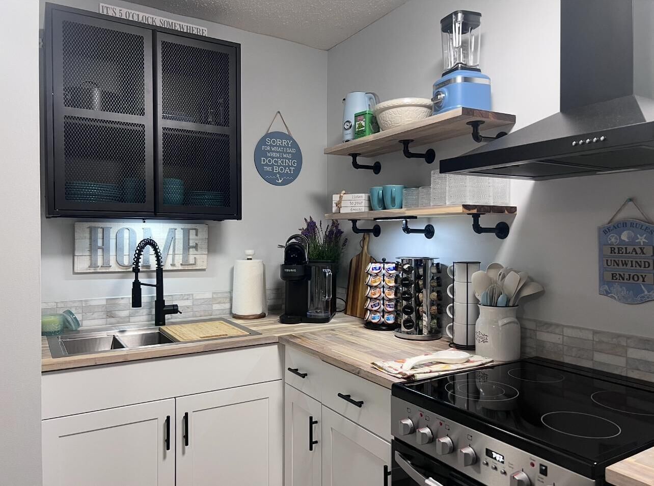 Refrigerador, microondas, horno, placa de cocina