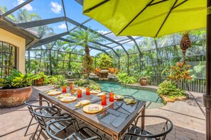 Outdoor dining - Tranquility - 4000 Sq ft of Luxury - Private Pool/Spa, Walk Everywhere, Pet Friendly (Lido Key)