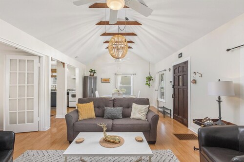 Walk to town! Entire home for 4 in St. Augustine!