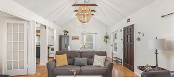 Walk to town! Entire home for 4 in St. Augustine!