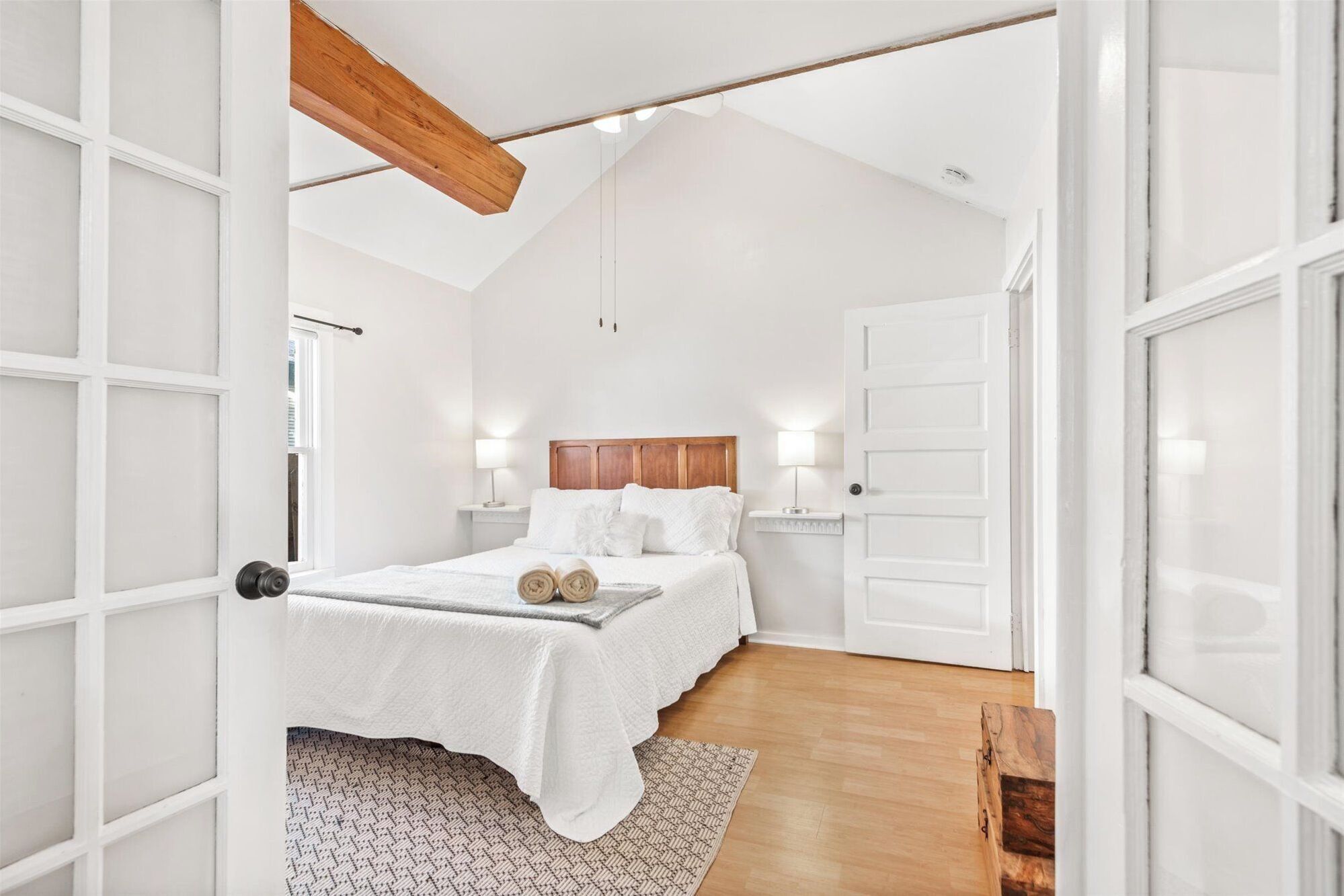 2 chambres, fer et planche à repasser, Wi-Fi, draps fournis