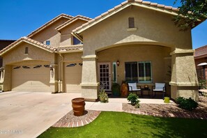 Exterior - Spacious 5-Bedroom Arizona Home with Private Pool in Maricopa (Maricopa)
