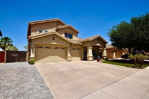 Exterior - Spacious 5-Bedroom Arizona Home with Private Pool in Maricopa (Maricopa)