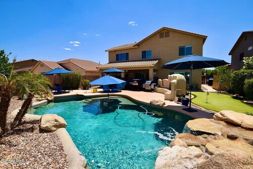Spacious 5-Bedroom Arizona Home with Private Pool in Maricopa