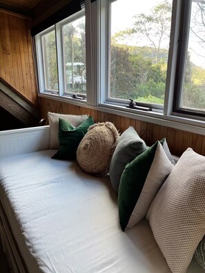 Acesso à internet, roupa de cama